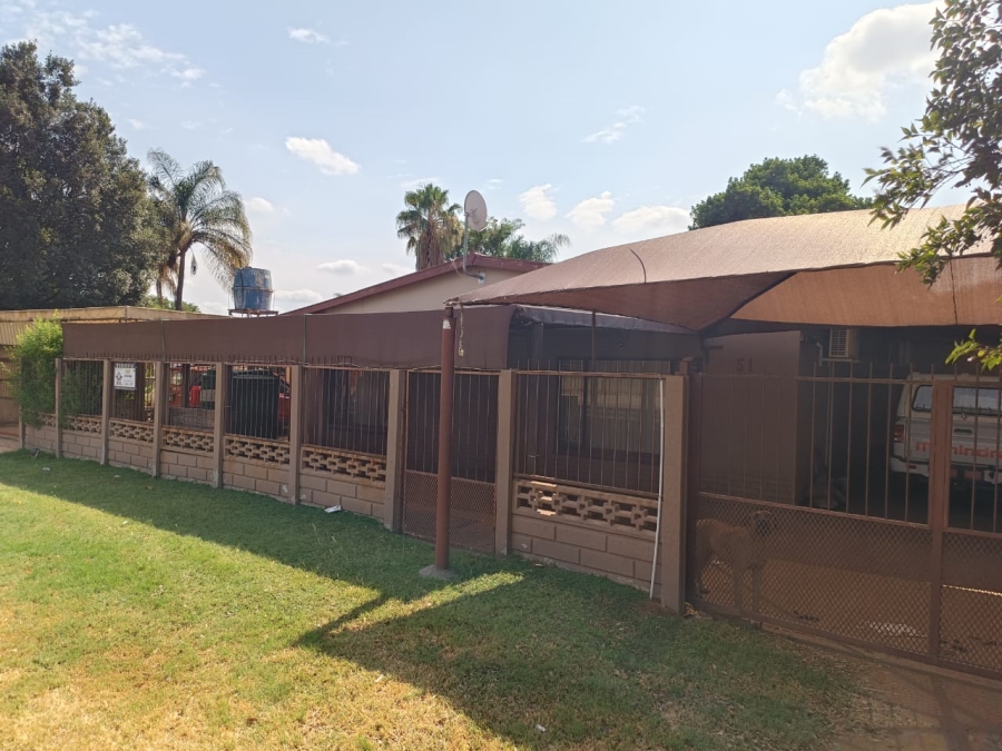 To Let 3 Bedroom Property for Rent in Oos Einde North West